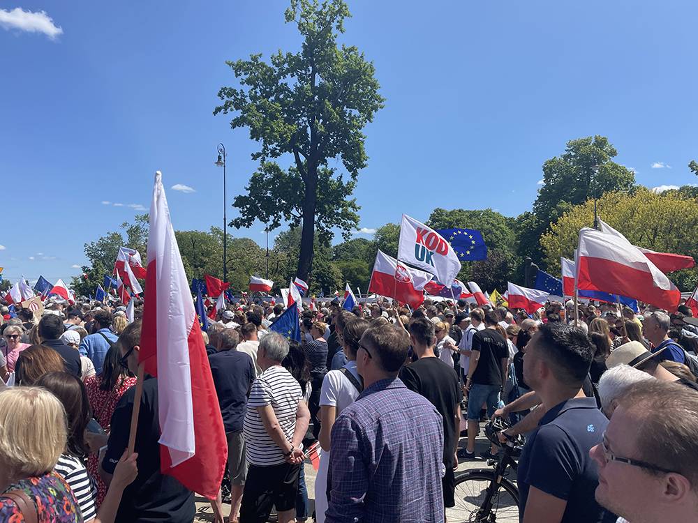 Polonya'da son yılların en büyük siyasi protestosu 16